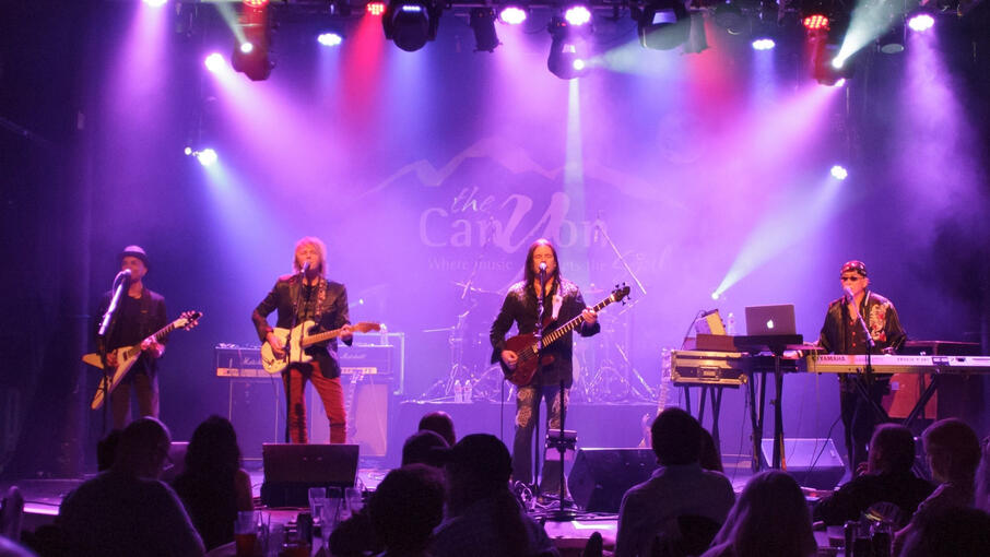 Performing with Asia Featuring John Payne - The Canyon